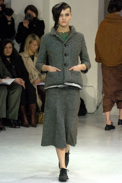 Look 16